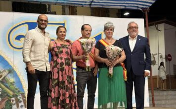 El Barrio de la Alegría arranca su verbena con una multitudinaria noche de fiesta