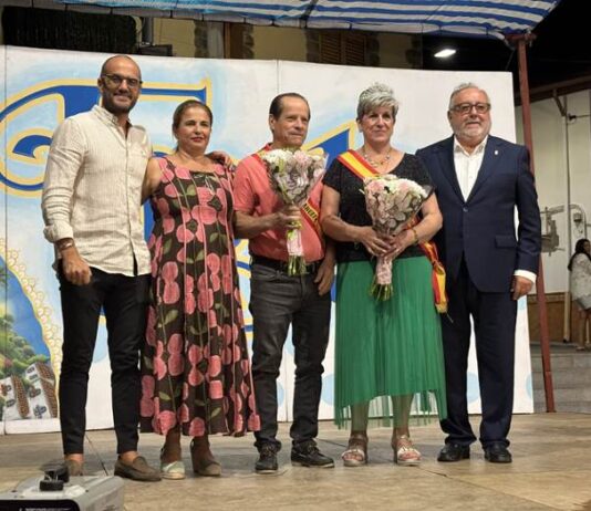 El Barrio de la Alegría arranca su verbena con una multitudinaria noche de fiesta