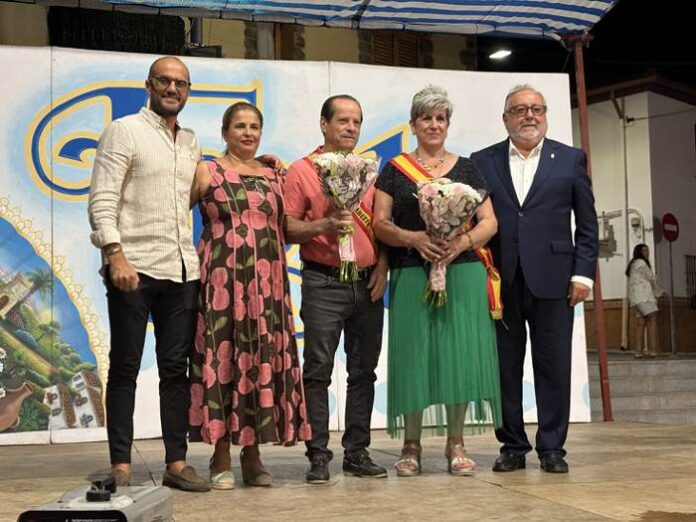 El Barrio de la Alegría arranca su verbena con una multitudinaria noche de fiesta