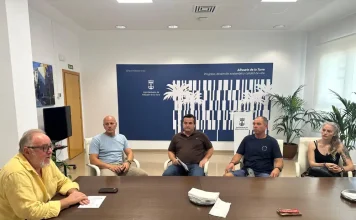 El alcalde logra que Endesa mejore la instalación eléctrica de la calle Rosario Pino