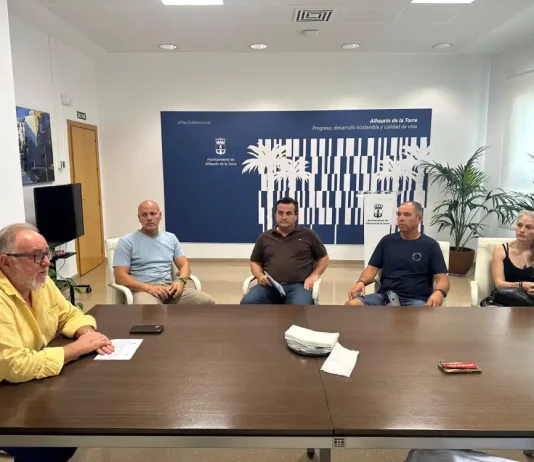 El alcalde logra que Endesa mejore la instalación eléctrica de la calle Rosario Pino El alcalde logra que Endesa mejore la instalación eléctrica de la calle Rosario Pino
