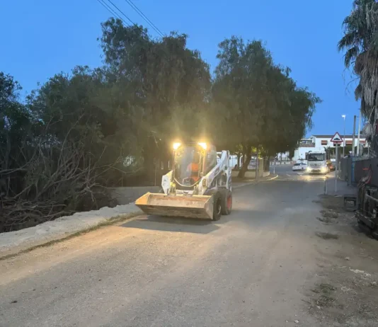 El camino de la Ribera, asfaltado en horario nocturno para evitar las horas de más calor El camino de la Ribera, asfaltado en horario nocturno para evitar las horas de más calor