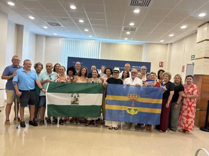 El alcalde recibe a un grupo de vecinos de Zapata que realizará nuevamente el Camino de Santiago El alcalde recibe a un grupo de vecinos de Zapata que realizará nuevamente el Camino de Santiago