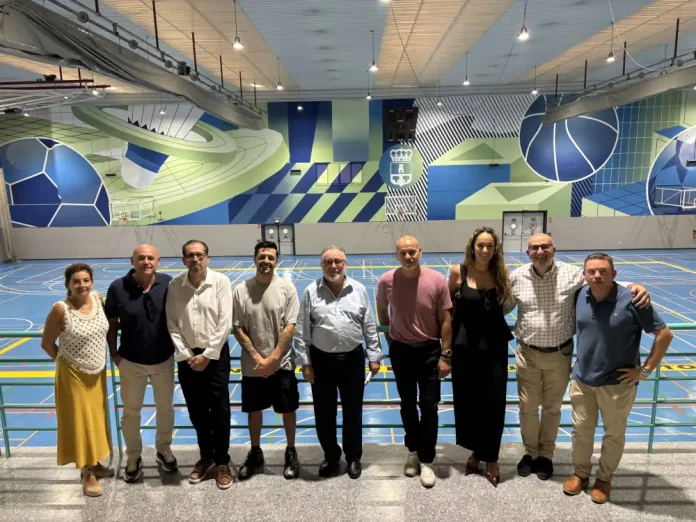 Un innovador mural otorga una imagen más moderna al Polideportivo El Limón