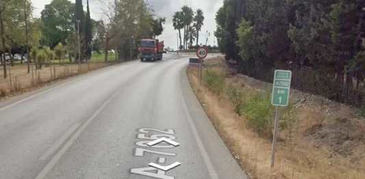 Dos personas fallecen en una colisión frontal entre un turismo y un camión en Alhaurín de la Torre