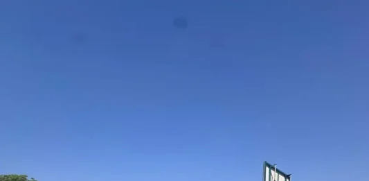 Los colegios de Alhaurín de la Torre ponen a punto sus pistas deportivas antes de la vuelta a las aulas