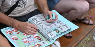 Retamar, punto de encuentro de varias generaciones unidas por la pasión de coleccionar cromos