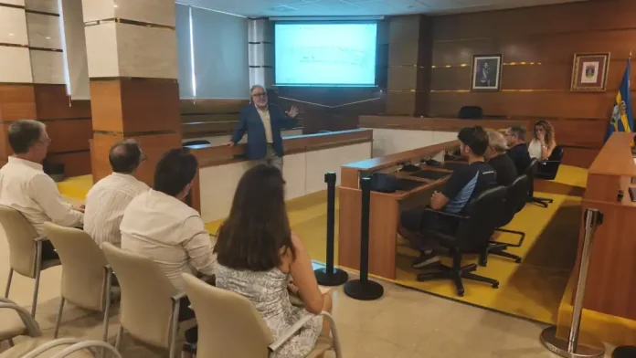 El alcalde se reúne con comercios y empresas de la avenida Isaac Peral El alcalde se reúne con comercios y empresas de la avenida Isaac Peral