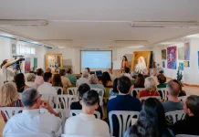 Pincel y Barro acerca la obra de Raúl Berzosa al público de Alhaurín de la Torre con una conferencia sobre estética sacra