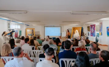 Pincel y Barro acerca la obra de Raúl Berzosa al público de Alhaurín de la Torre con una conferencia sobre estética sacra Pincel y Barro acerca la obra de Raúl Berzosa al público de Alhaurín de la Torre con una conferencia sobre estética sacra