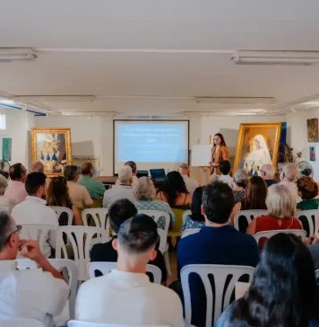 Pincel y Barro acerca la obra de Raúl Berzosa al público de Alhaurín de la Torre con una conferencia sobre estética sacra