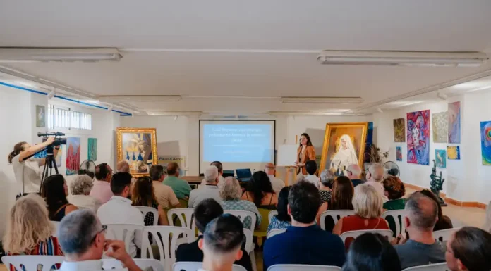 Pincel y Barro acerca la obra de Raúl Berzosa al público de Alhaurín de la Torre con una conferencia sobre estética sacra Pincel y Barro acerca la obra de Raúl Berzosa al público de Alhaurín de la Torre con una conferencia sobre estética sacra