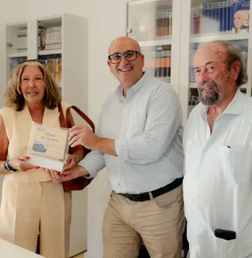 Una donación de novelas históricas amplía los fondos de la Biblioteca Pública Municipal
