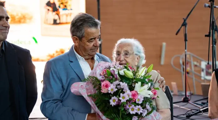 El Peñón y Molina recuperan su memoria en un libro que reúne historias, testimonios y recuerdos de sus vecinos El Peñón y Molina recuperan su memoria en un libro que reúne historias, testimonios y recuerdos de sus vecinos