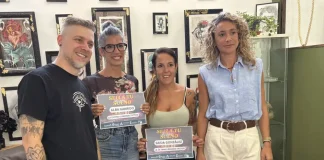 El Área de Comercio y Fedelhorce entregan las tarjetas regalo por la campaña de verano     