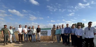 El alcalde y la delegada de Aguas de la Junta se reúnen con agricultores en Zapata       
