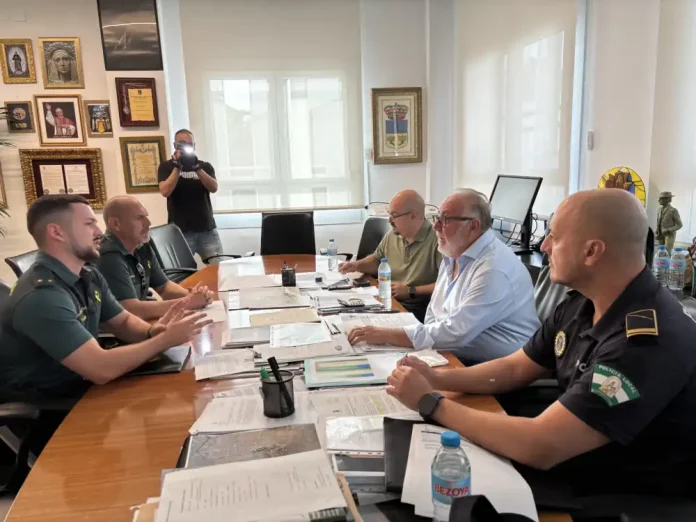 El alcalde de Alhaurín de la Torre se reúne con la Guardia Civil El alcalde de Alhaurín de la Torre se reúne con la Guardia Civil