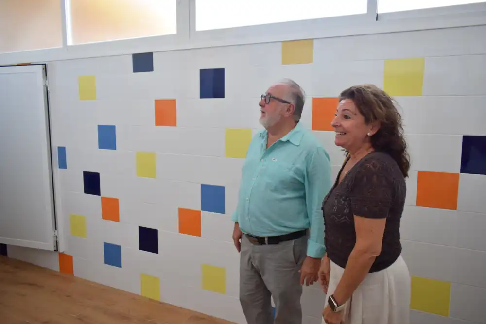 El alcalde visita el CEIP Los Manantiales tras las obras ejecutadas durante el verano