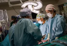 Extirpan a una paciente un tumor cardíaco de más de 11 centímetros en el Regional de Málaga
