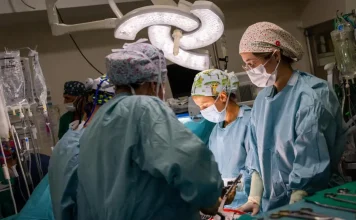 Extirpan a una paciente un tumor cardíaco de más de 11 centímetros en el Regional de Málaga