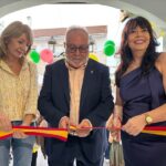 El alcalde inaugura la sede de la asociación Mis Niñas de Manualidades