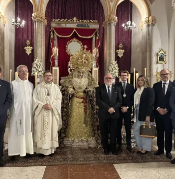 Miguel Pacheco Pérez borda una saya de oro para la Virgen de la Trinidad Coronada