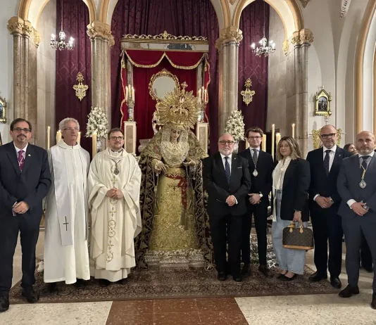 Miguel Pacheco Pérez borda una saya de oro para la Virgen de la Trinidad Coronada