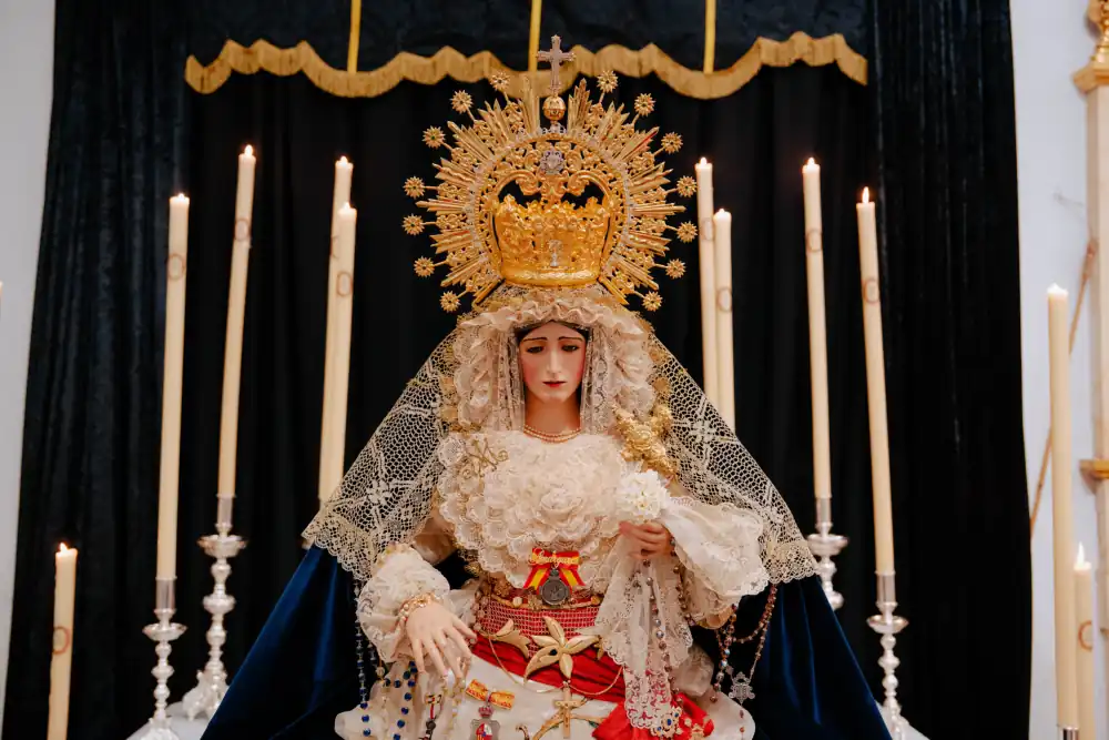 María Santísima de la Amargura protagoniza su solemne besamanos en la iglesia