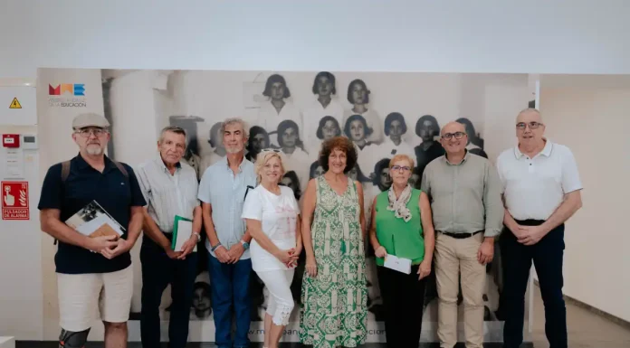 El MAE enseña a los mayores a transmitir la historia de la escuela El MAE enseña a los mayores a transmitir la historia de la escuela