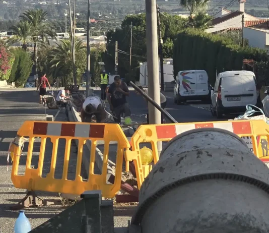 El Ayuntamiento acomete obras de mejora en la calle Río Genil de Los Manantiales El Ayuntamiento acomete obras de mejora en la calle Río Genil de Los Manantiales
