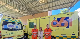 La delegada de Sanidad y Consumo de Málaga visita las instalaciones del 061 de la provincia
